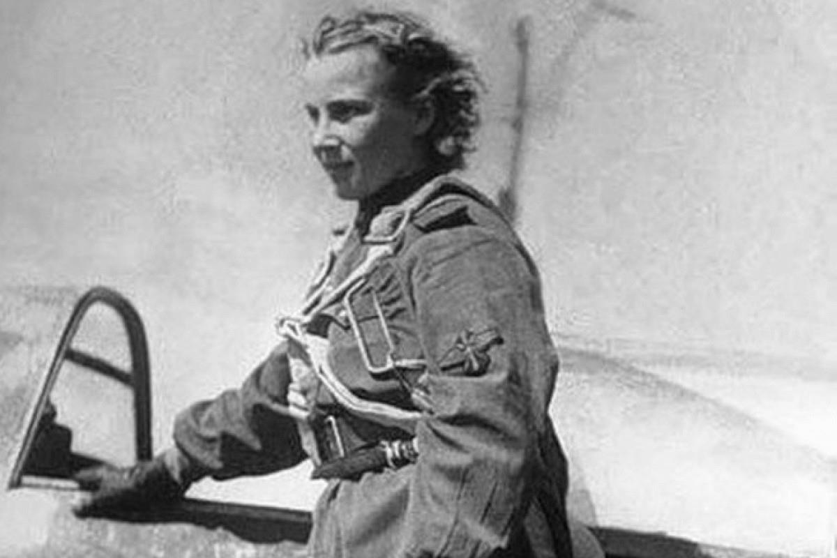 Nữ phi công lái máy bay chiến đấu huyền thoại của Liên Xô